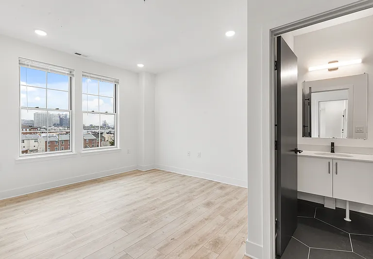943 Washington Ave #306 — Photo 20