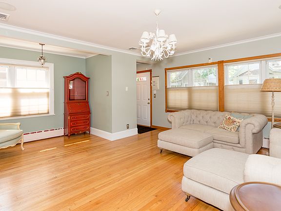 2nd image of 4 Oak Ave #4
