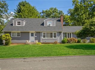 17 Sunset Dr, Suffern, NY 10901