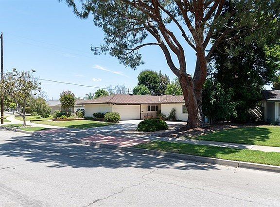 2nd image of 1308 E Fairway Dr