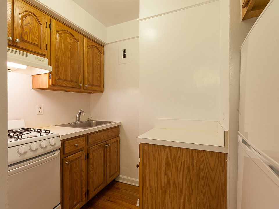 2nd image of 913 President St APT 2A