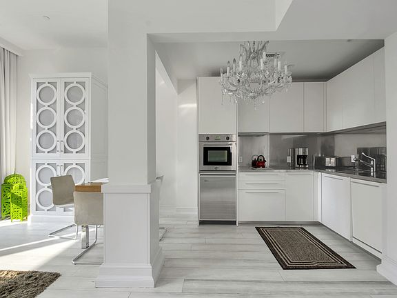 3rd image of 216 E 52nd St #4E