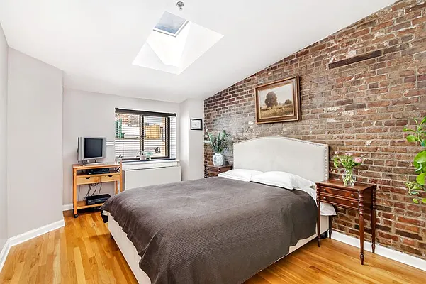 Sold by Lander Real Estate | media 26