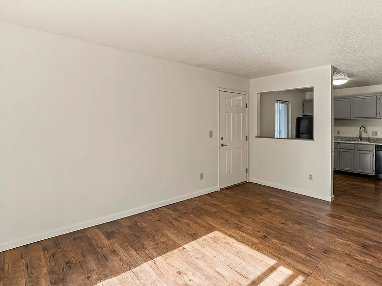 Westport Crossing Apartments — Photo 54