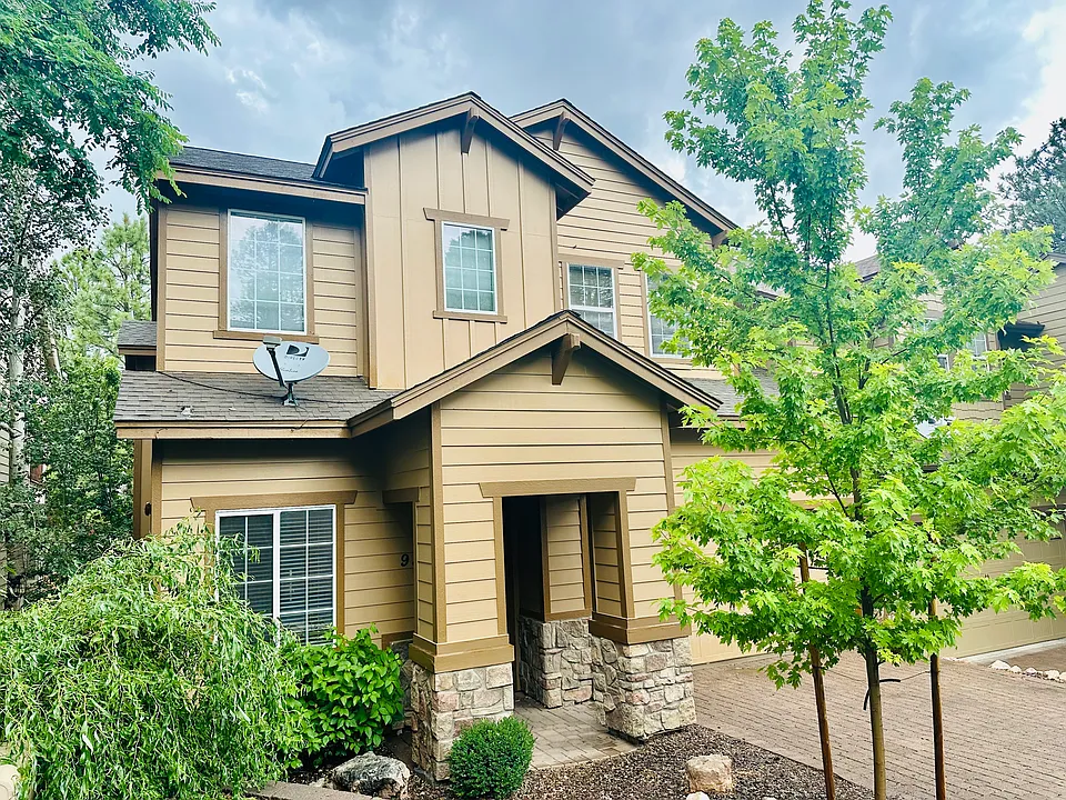 930 E Sterling Ln