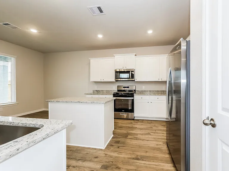 16458 Honeysuckle Hill Dr — Photo 8