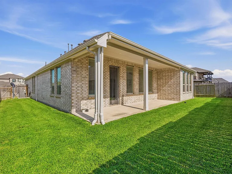 6407 Amberwood Dr — Photo 10