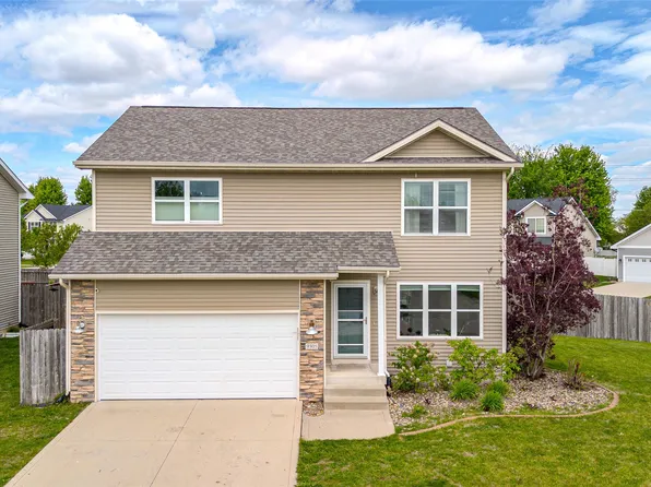9305 Red Sunset Dr, West Des Moines, IA 50266