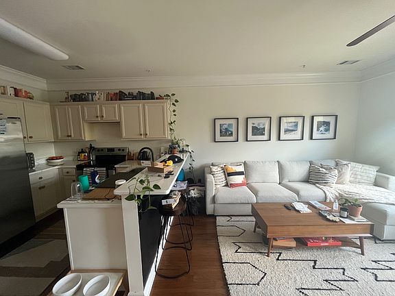 3rd image of 2310 Elliott Ave APT 818