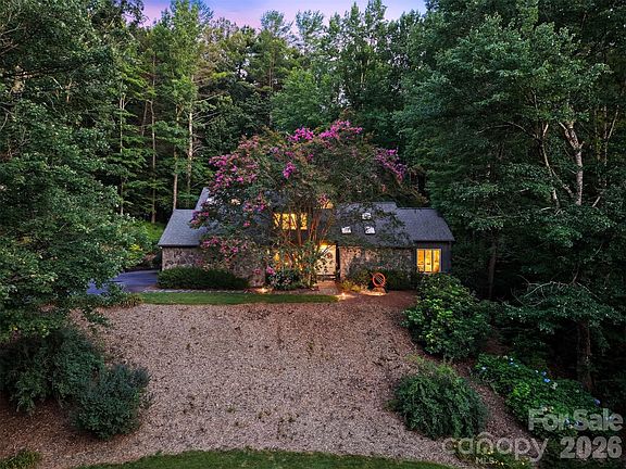 3rd image of 414 Stonecroft Dr SE