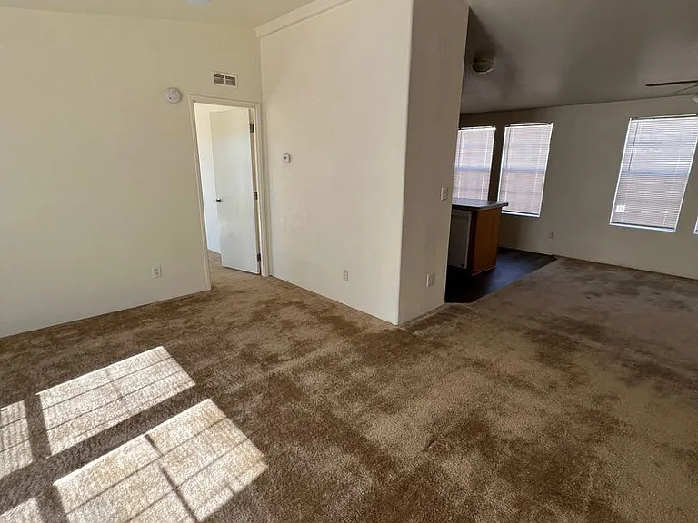 1915 N Park Ave #2 — Photo 12