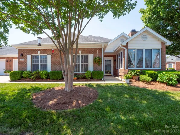 8542 Highland Glen Dr, Charlotte, NC 28269