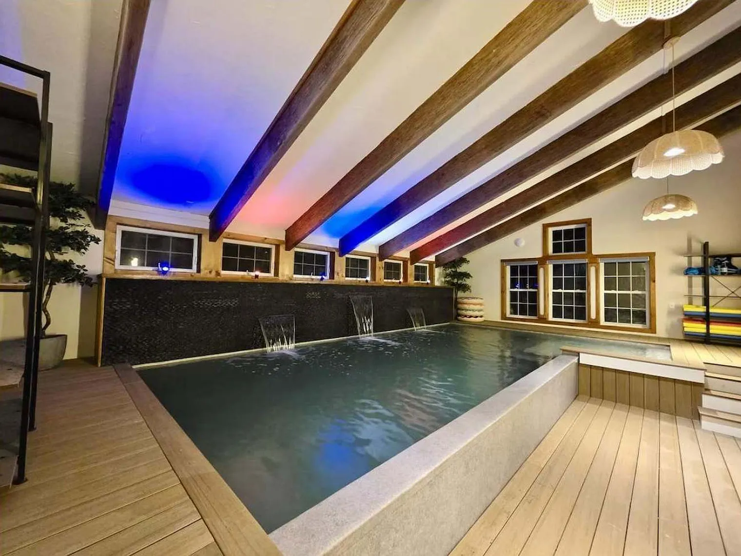 7 bed, 3.0 bath, 6792 sqft, $37,774 — Photo 3