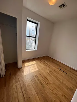 Rented by Delmark Realty LLC | media 20