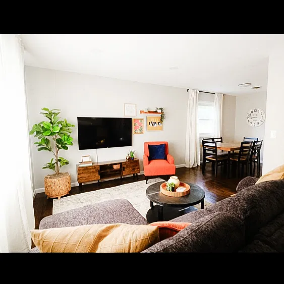 4 bed, 1374 sqft, $2,900 — Photo 2