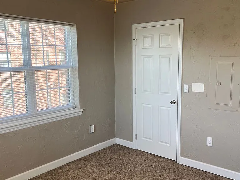 Elm Terrace Apartments — Photo 42