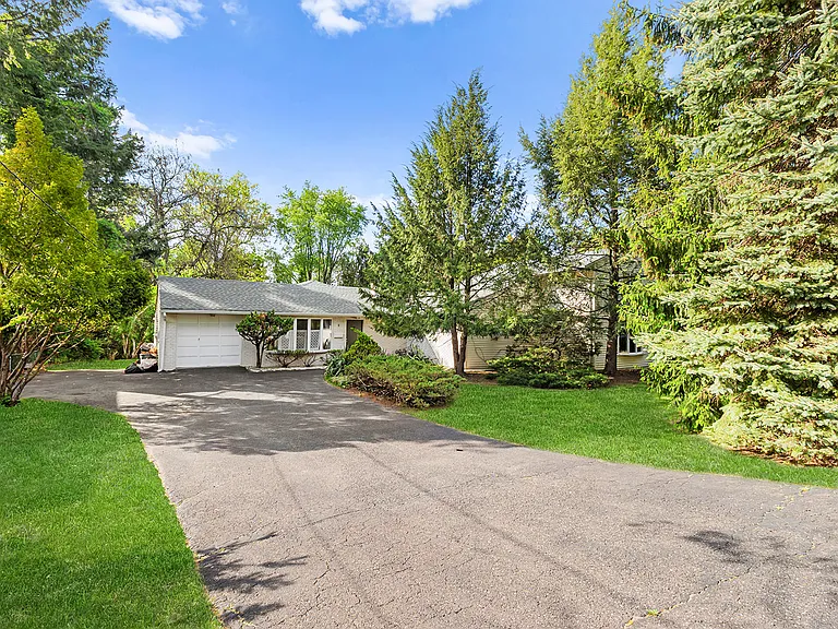 8 Halsey Ln — Photo 16