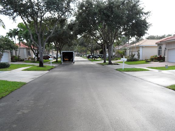Exterior Neighborhood (street photo)