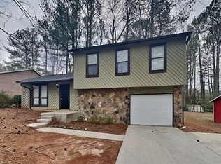 5123 S Woodbridge Trl, Stone Mountain, GA 30088
