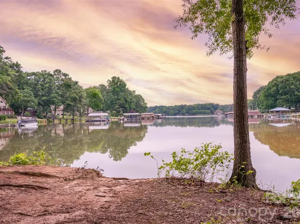 159 Water Oak Dr, Mooresville, NC 28117