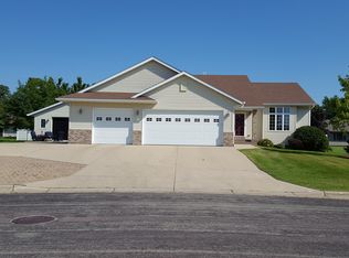 2080 Harbour Oak Dr SE, Owatonna, MN 55060