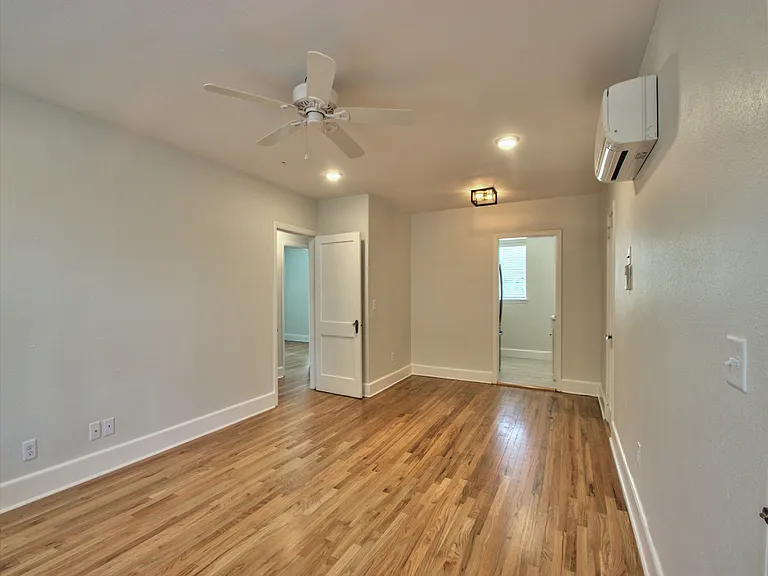 500 E College Ave #G — Photo 11