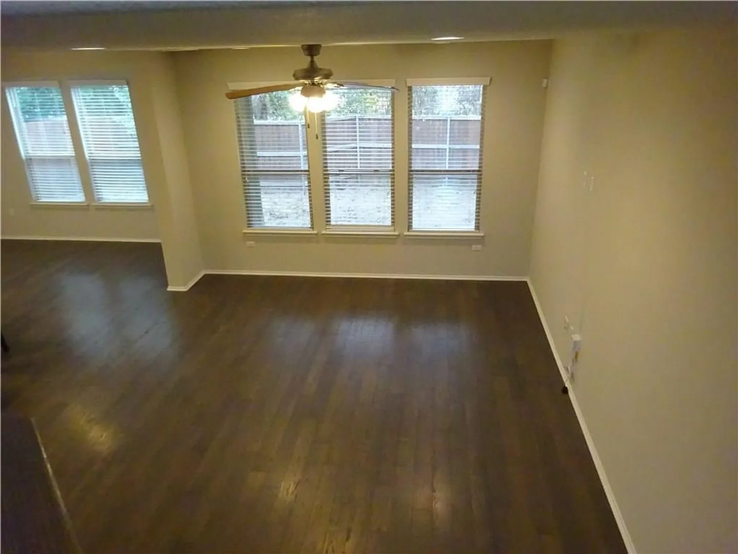 Large Three Bedroom Home Near Mary Moore Searight Park — Photo 3