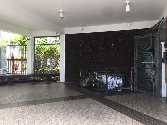 Your guests wait here