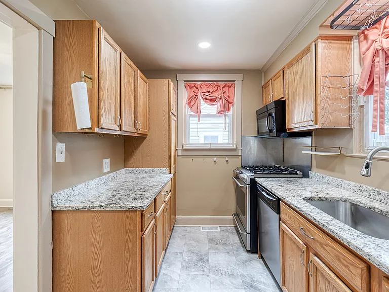 15 Georgia Ave NW — Photo 10