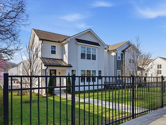 2nd image of 2003 Maple View Ln
