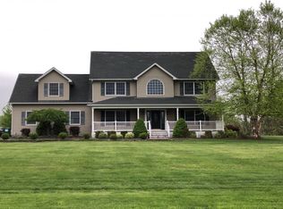 2 Cortland Ln, Marlboro, NY 12542