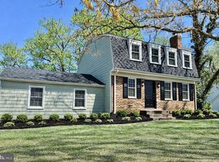 735 Palmer Dr, Herndon, VA