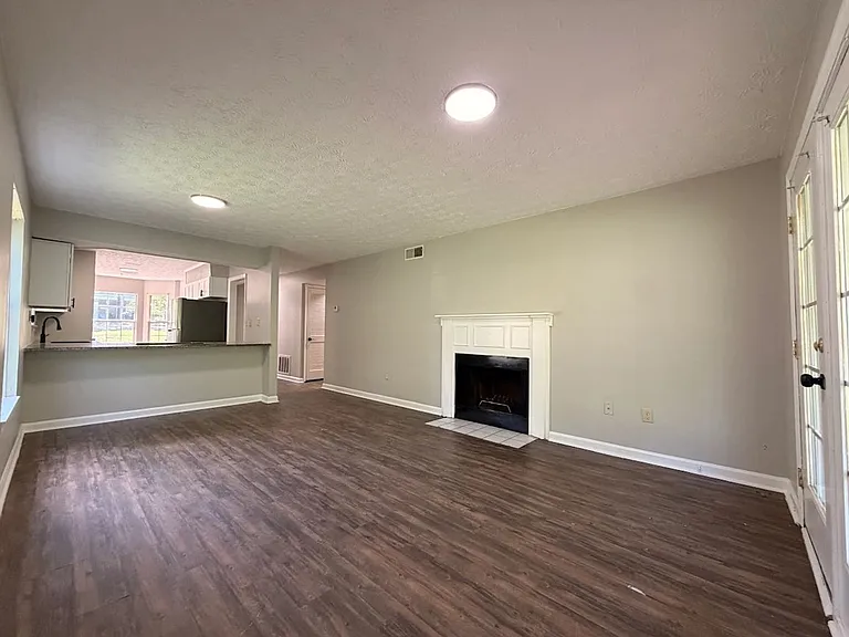 130 Cumberland Ct — Photo 4