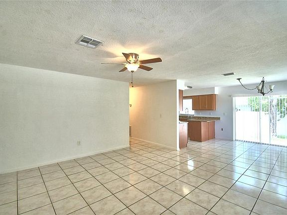 5th image of 914 Grape Ave