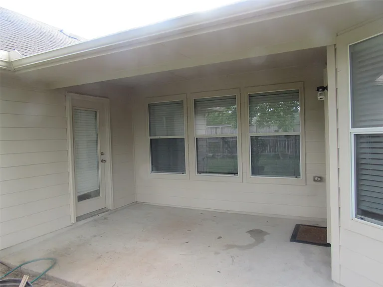 2611 Colony Haven Cir — Photo 18
