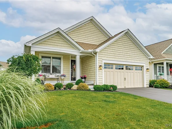 22 Raine Dr, Buffalo, NY 14221