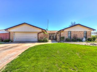 7216 NW Eisenhower Dr, Lawton, OK 73505