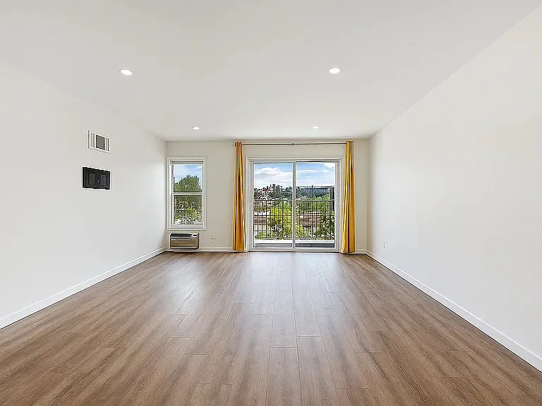 8220 Vincetta Dr #12 — Photo 2