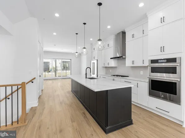 8622 Erdem Pl, Chevy Chase, MD 20815