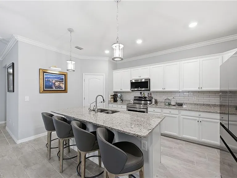 19584 Utopia Ln — Photo 2
