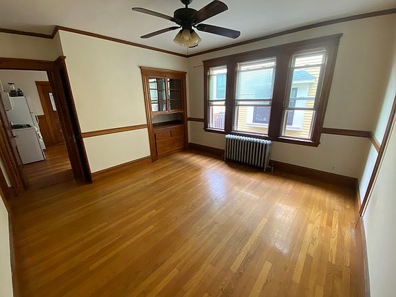 3rd image of 33 Iroquois St #1