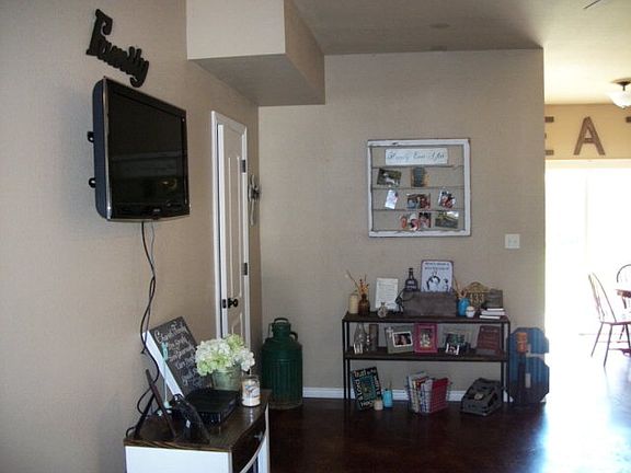 5th image of 300 Parkside Dr