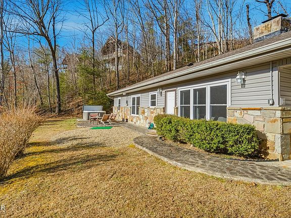 3rd image of 1613 Lake Dr