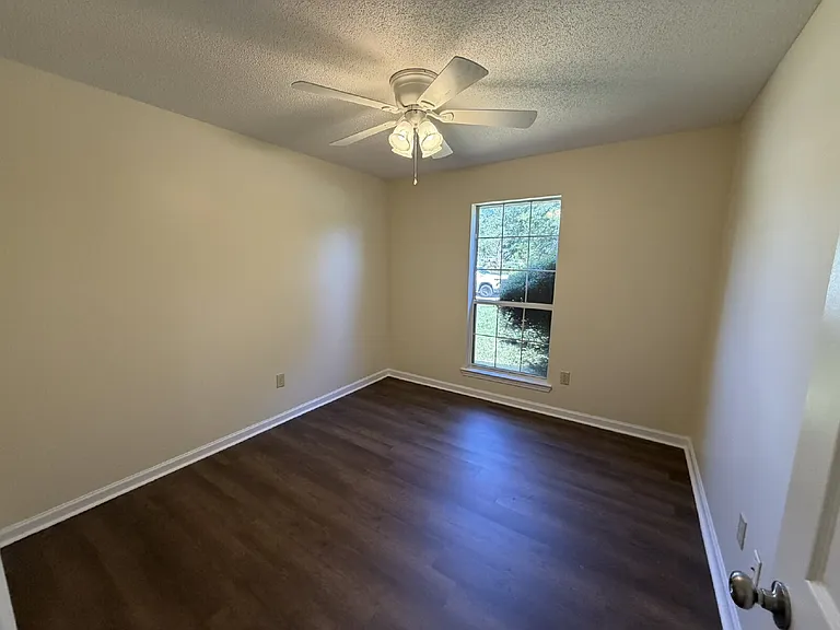 150 NE Jamey Ln — Photo 9