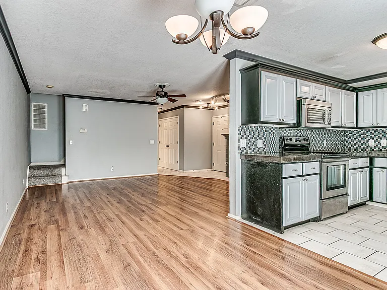 323 Potomac Dr — Photo 15
