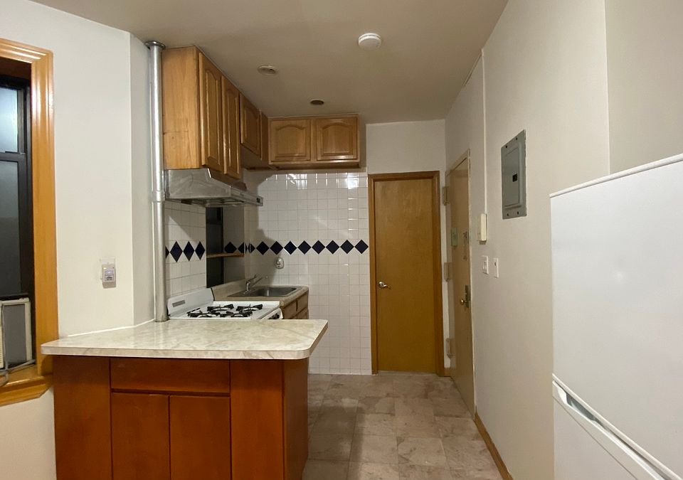 1st image of 143 Essex St APT 1A