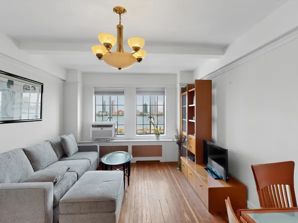 5 Tudor City Place image 1 of 11