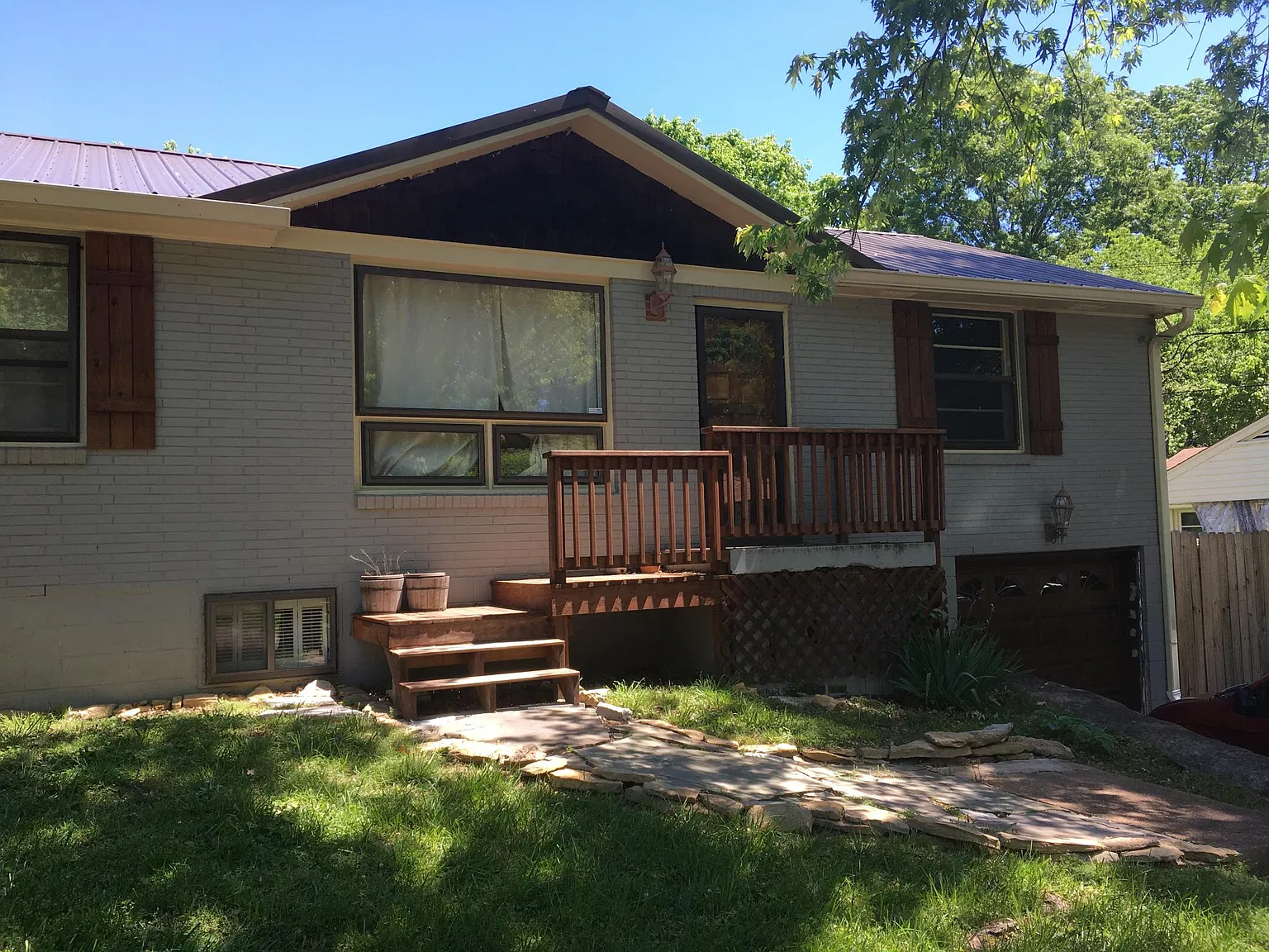 238 Willow Ln — Photo 1