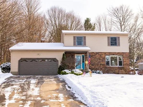 9534 Garden Park Cir NW, Uniontown, OH 44685