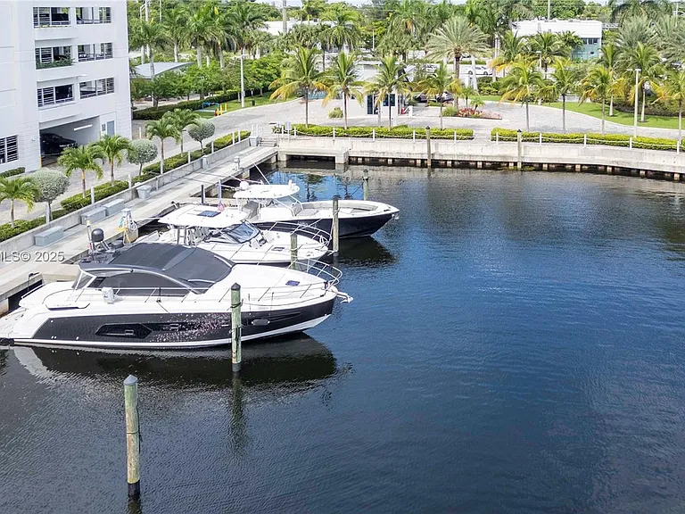 17111 Biscayne Blvd #1709 — Photo 42